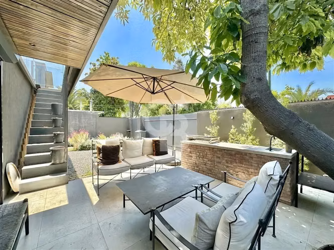Casa Remodelada en Las Hualtatas, Vitacura