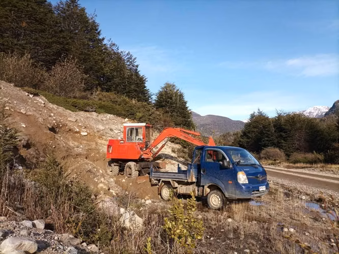 Vendo o Permuto Bongo tolva 4x4