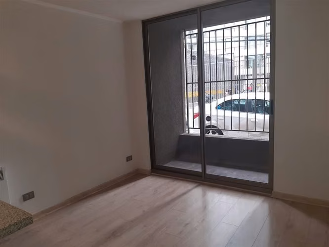 METRO ECUADOR, depto 2 dorm, 1 baño, primer piso,SIN AVAL
