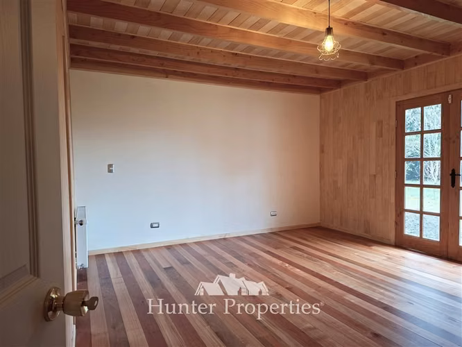 PARCELA EN VILCÚN /CASA NUEVA /4D/3B/ SALA DE ESTAR - Imagen 6