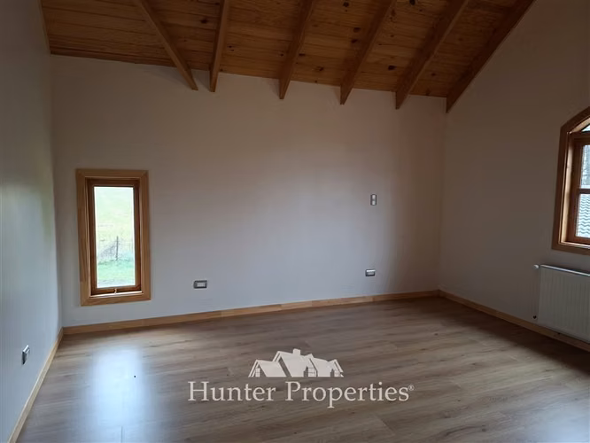 PARCELA EN VILCÚN /CASA NUEVA /4D/3B/ SALA DE ESTAR