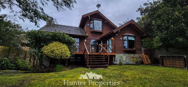 Casa en venta en Pucón Centro, frente al Lago