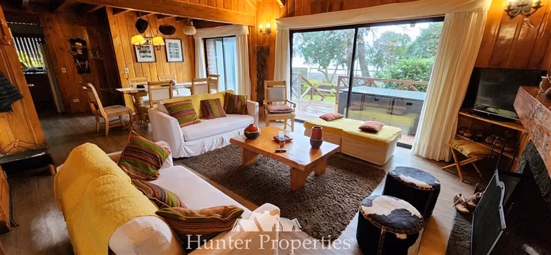 Casa en venta en Pucón Centro, frente al Lago