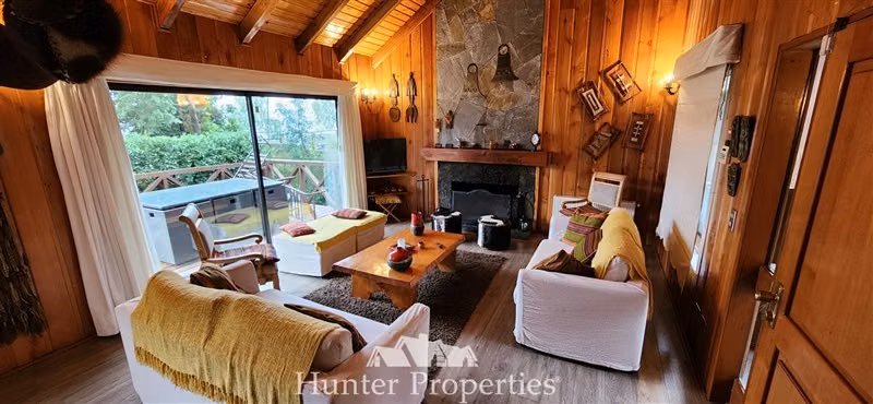 Casa en venta en Pucón Centro, frente al Lago