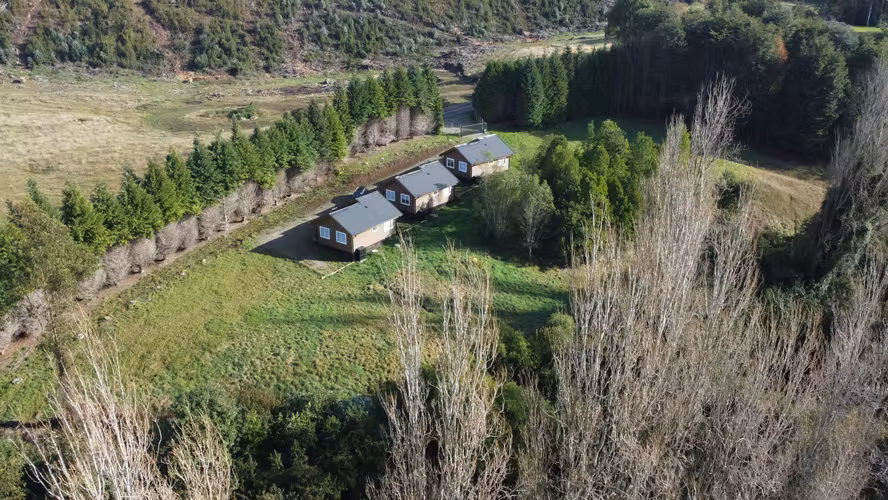 Arriendo Año Corrido · Cabaña Nueva 2D/1B en 4 Há de Bosque con Acceso Privado al Lago Llanquihue