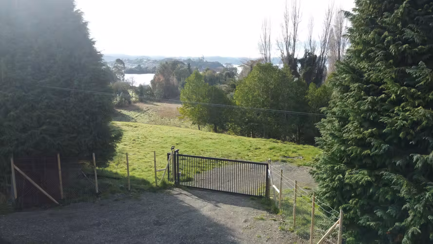 Arriendo Año Corrido · Cabaña Nueva 2D/1B en 4 Há de Bosque con Acceso Privado al Lago Llanquihue