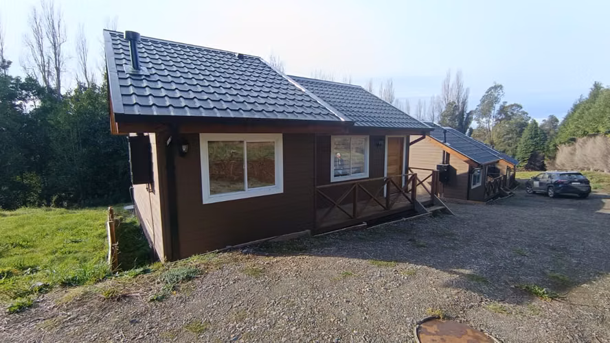 Arriendo Año Corrido · Cabaña Nueva 2D/1B en 4 Há de Bosque con Acceso Privado al Lago Llanquihue