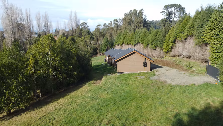 Arriendo Año Corrido · Cabaña Nueva 2D/1B en 4 Há de Bosque con Acceso Privado al Lago Llanquihue