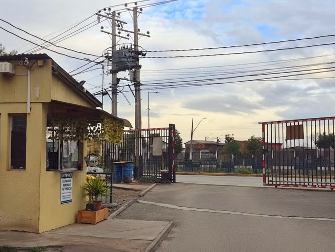 Oportunidad Dpto Remodelado 3D/1B/1E Condominio seguridad 24/7 A Pasos  metro Cerrillos