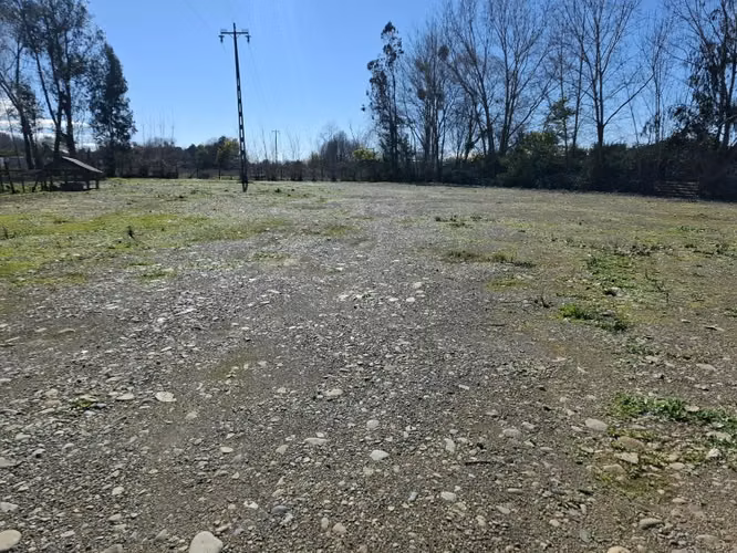 Sitio Comercial en Camino Real , a pasos de Av León Bustos