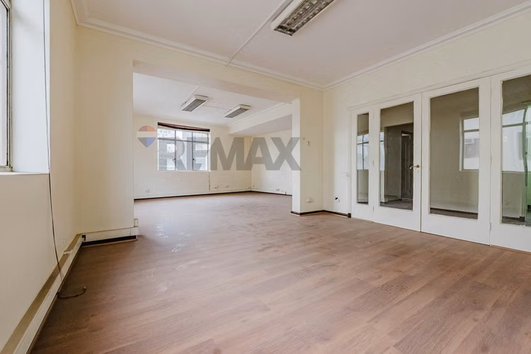 Oficina de 205 m² en arriendo a pasos de la moneda