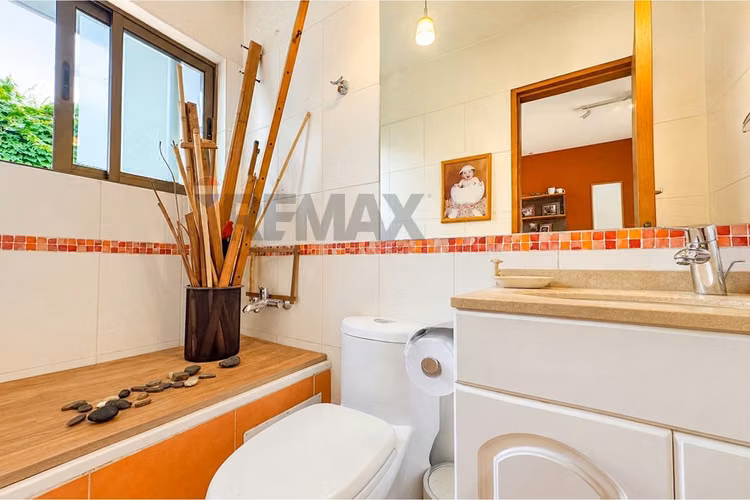Luminosa y exclusiva casa/cerro calan - Imagen 27