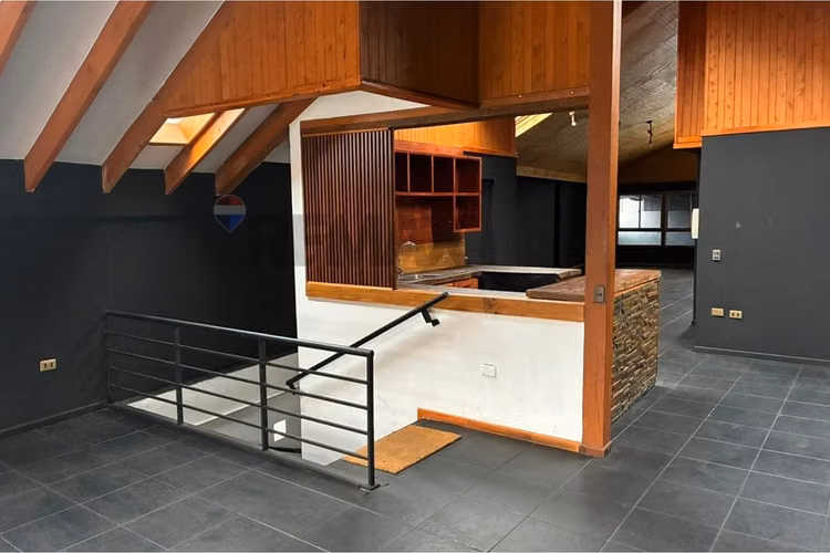 Local comercial en arriendo - calle brasil pucón