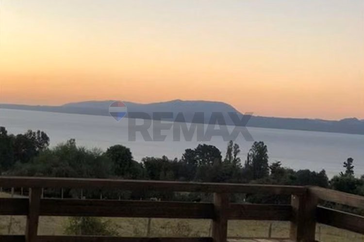 Venta casa nueva con vista al lago, pucón.