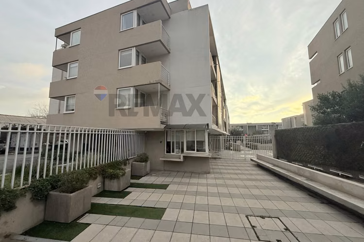 Impecable departamento en condominio - la reina - Imagen 39