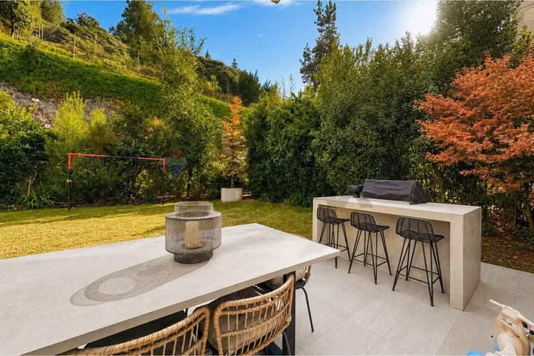 Exclusivo, con jardín y vista despejada