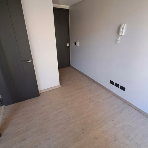 OFICINA REMODELADA EN PROVIDENCIA LISTA PARA USAR - Imagen 9
