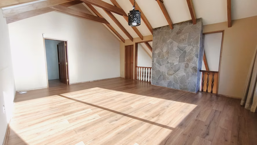 CASA COMERCIAL CON VISTA DIRECTA A LAGO 284MTS DISPONIBLES - Imagen 13