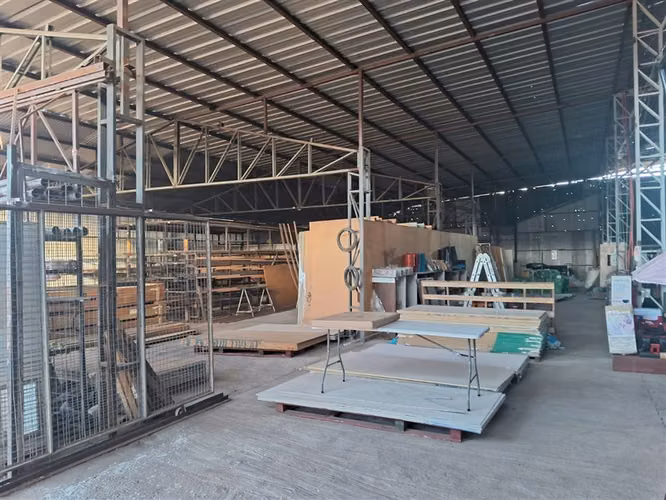 ARRIENDO BODEGA 1682M2 SANTA MONICA-PADRE HURTADO