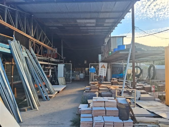 ARRIENDO BODEGA 1682M2 SANTA MONICA-PADRE HURTADO