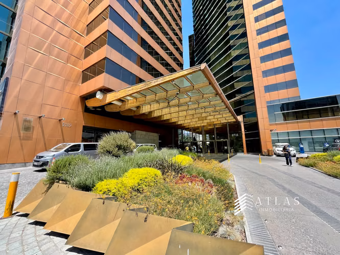 EXCLUSIVA OFICINA 63M2 EN ARRIENDO -  HOTEL MARRIOT