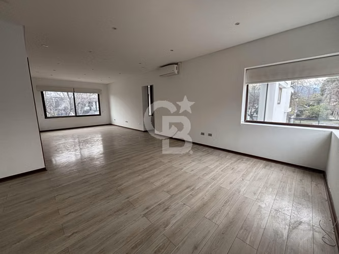 Casa familiar a pasos del Sport Francés, Vitacura.