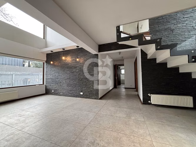 Casa familiar a pasos del Sport Francés, Vitacura.