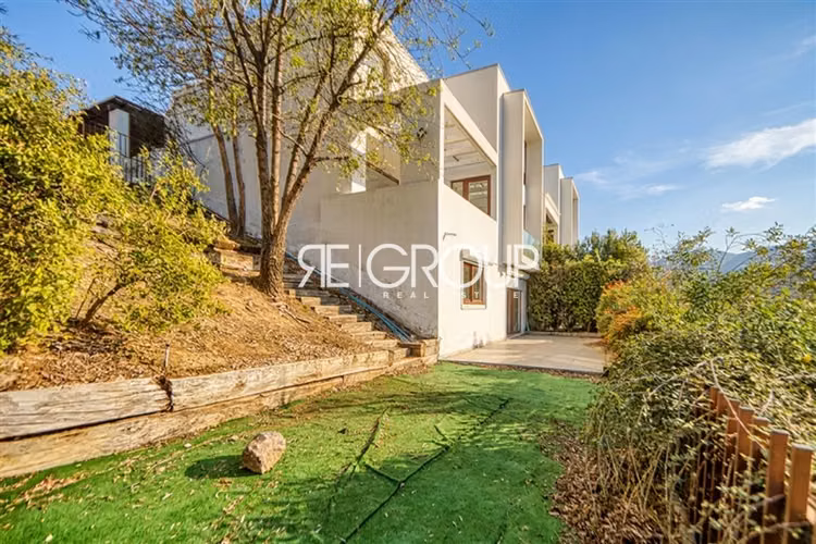 Casa en condominio en venta de 3 dorm. Lo Barnechea