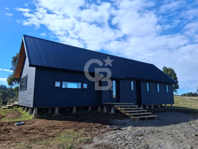 Moderna Casa con Vista a Volcanes y Amplia Terraza