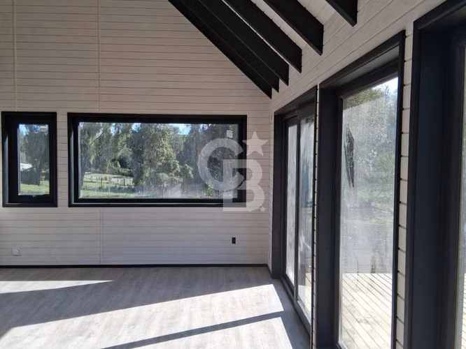 Moderna Casa con Vista a Volcanes y Amplia Terraza