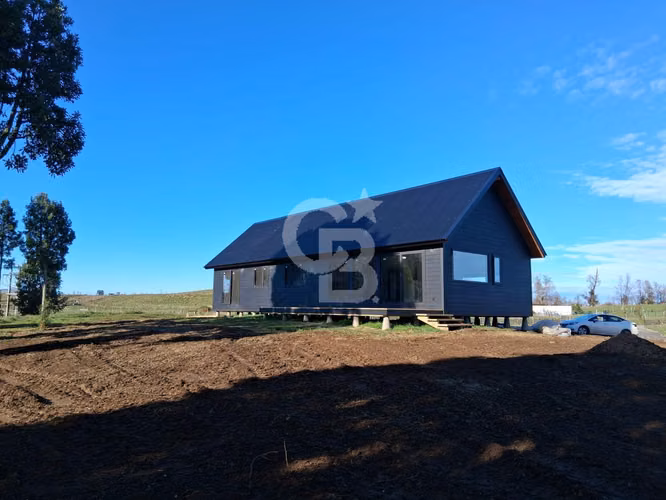 Moderna Casa con Vista a Volcanes y Amplia Terraza