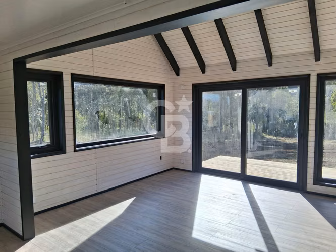 Moderna Casa con Vista a Volcanes y Amplia Terraza
