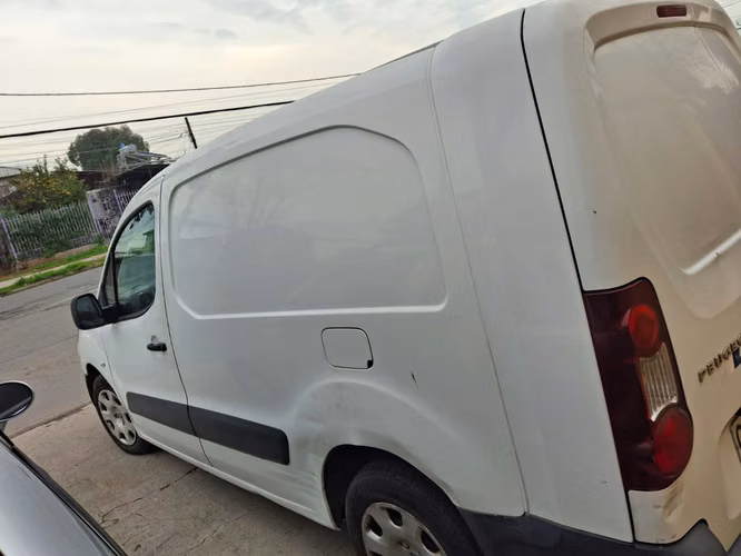 CAMIONETA PEUGEOT PARTNER MAXI HDI 1.6 - Imagen 2