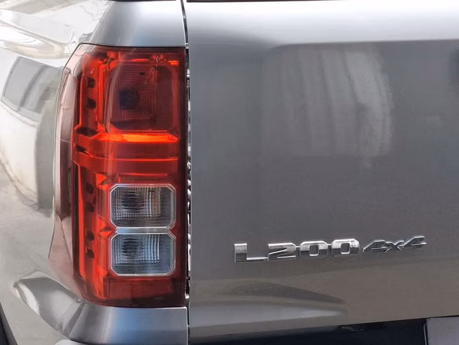 MITSUBISHI L200 2026