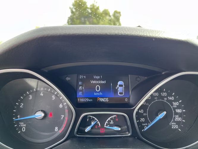 FORD FOCUS TITANIUM 2.0 AUT