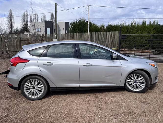 FORD FOCUS TITANIUM 2.0 AUT