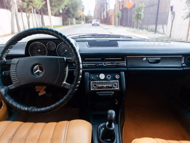 Mercedes Benz 230 W114 1975