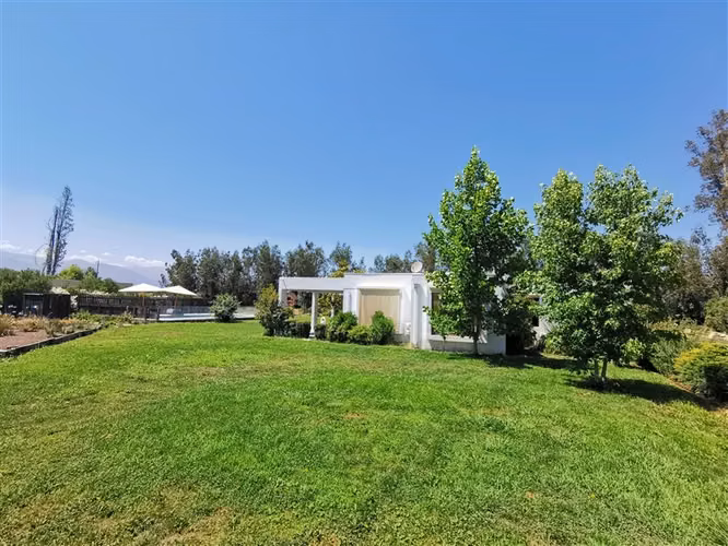 Casa en arriendo de 4 dorm. en Buín