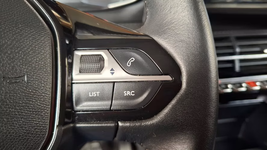 PEUGEOT 2008 1,2 PURETECH MT 2021