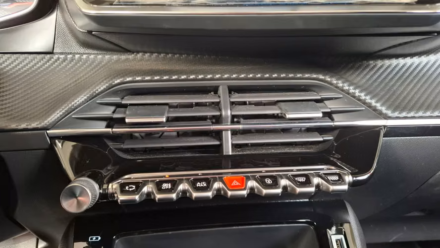 PEUGEOT 2008 1,2 PURETECH MT 2021