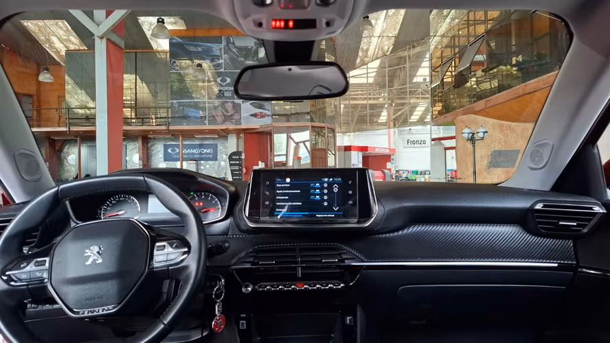 PEUGEOT 2008 1,2 PURETECH MT 2021