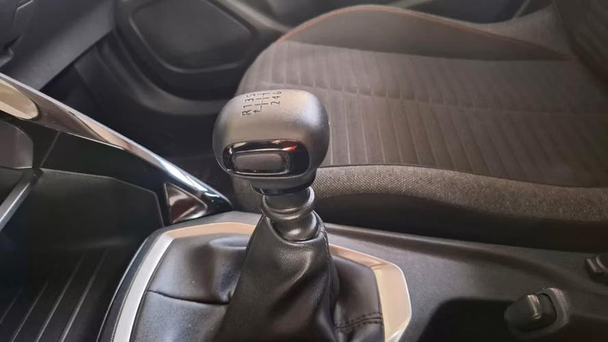 PEUGEOT 2008 1,2 PURETECH MT 2021