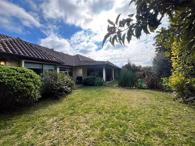 Casa en arriendo de 5 dorm. en Talca