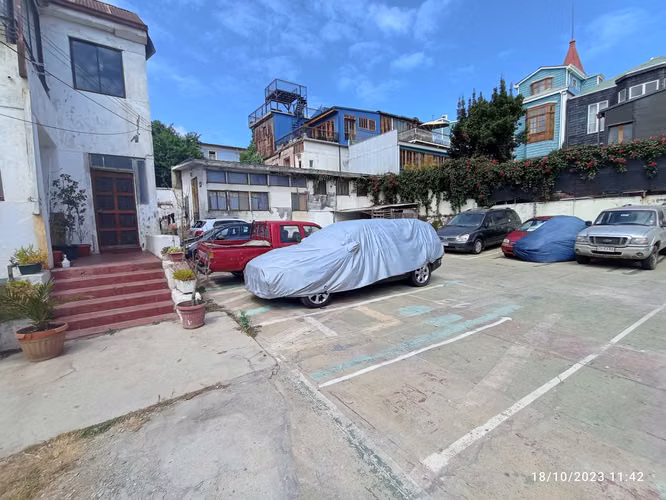 Edificio en zona residencial. Amplio terreno (73822) - Imagen 11