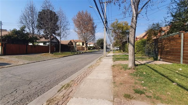 Casa en arriendo de 3 dorm. 2 baños, patio en Peñalolén
