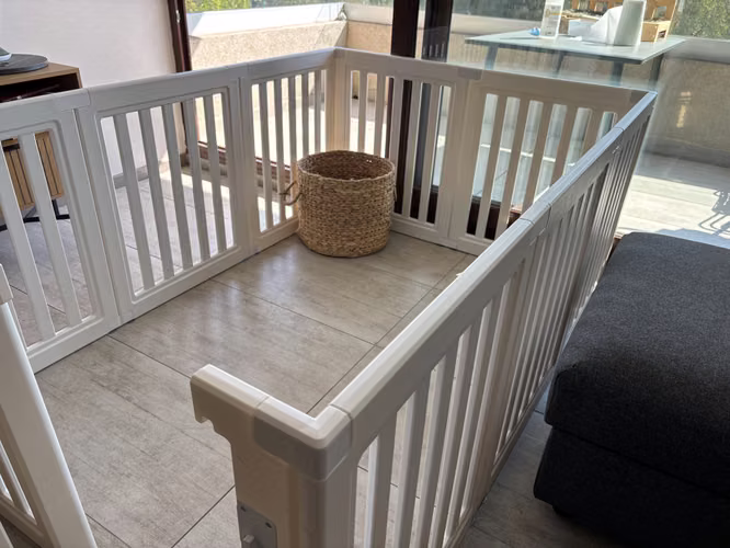 Corral para mascotas de diseño elegante – 77 cm de alto - como nuevo