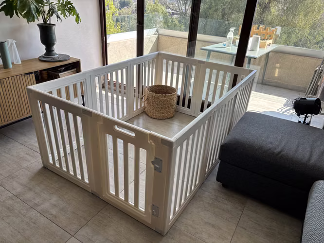 Corral para mascotas de diseño elegante – 77 cm de alto - como nuevo