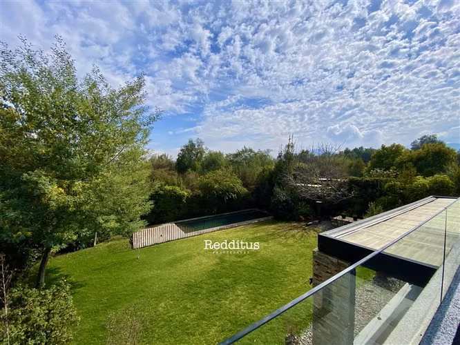 Casa en venta de 5 dorm. en Piedra Roja, Chicureo