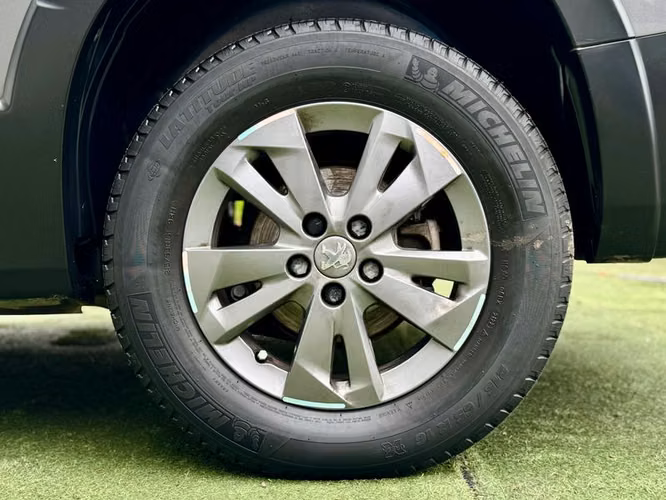 PEUGEOT RIFTER RIFTER ALLURE BLUEHDI 130 EAT8 - 2022 | 2982 - Imagen 18