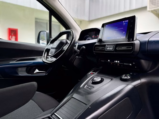 PEUGEOT RIFTER RIFTER ALLURE BLUEHDI 130 EAT8 - 2022 | 2982 - Imagen 31